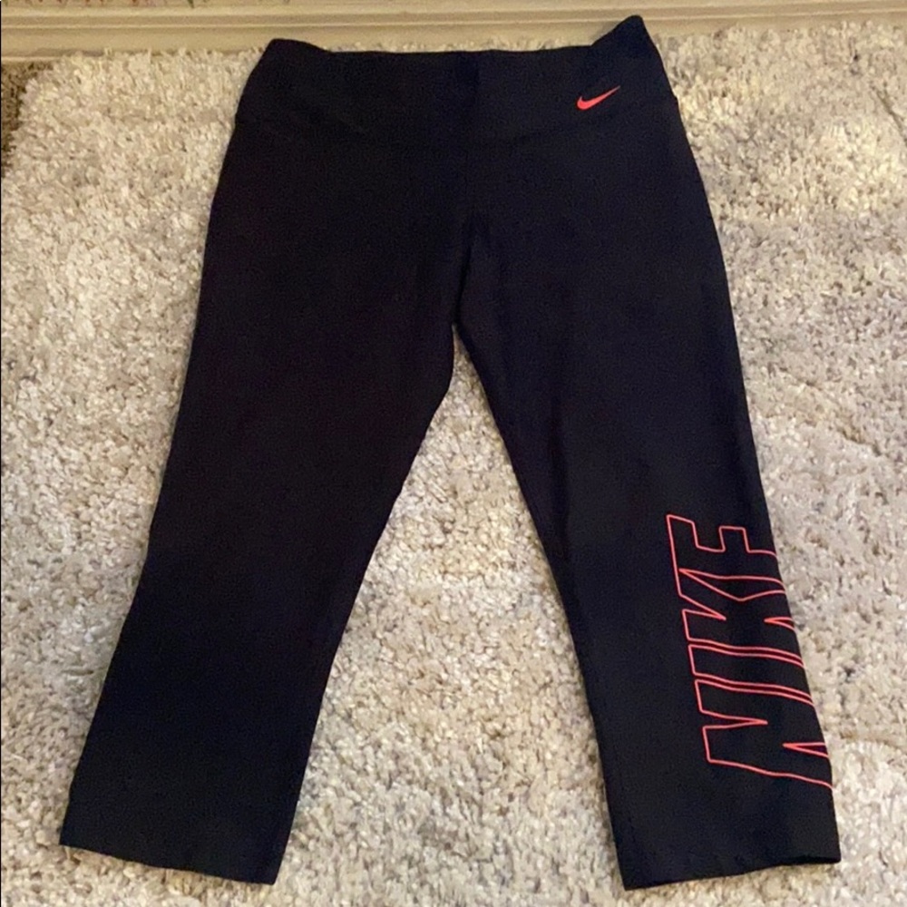 🌹Nike Dri Fit Capri Leggings